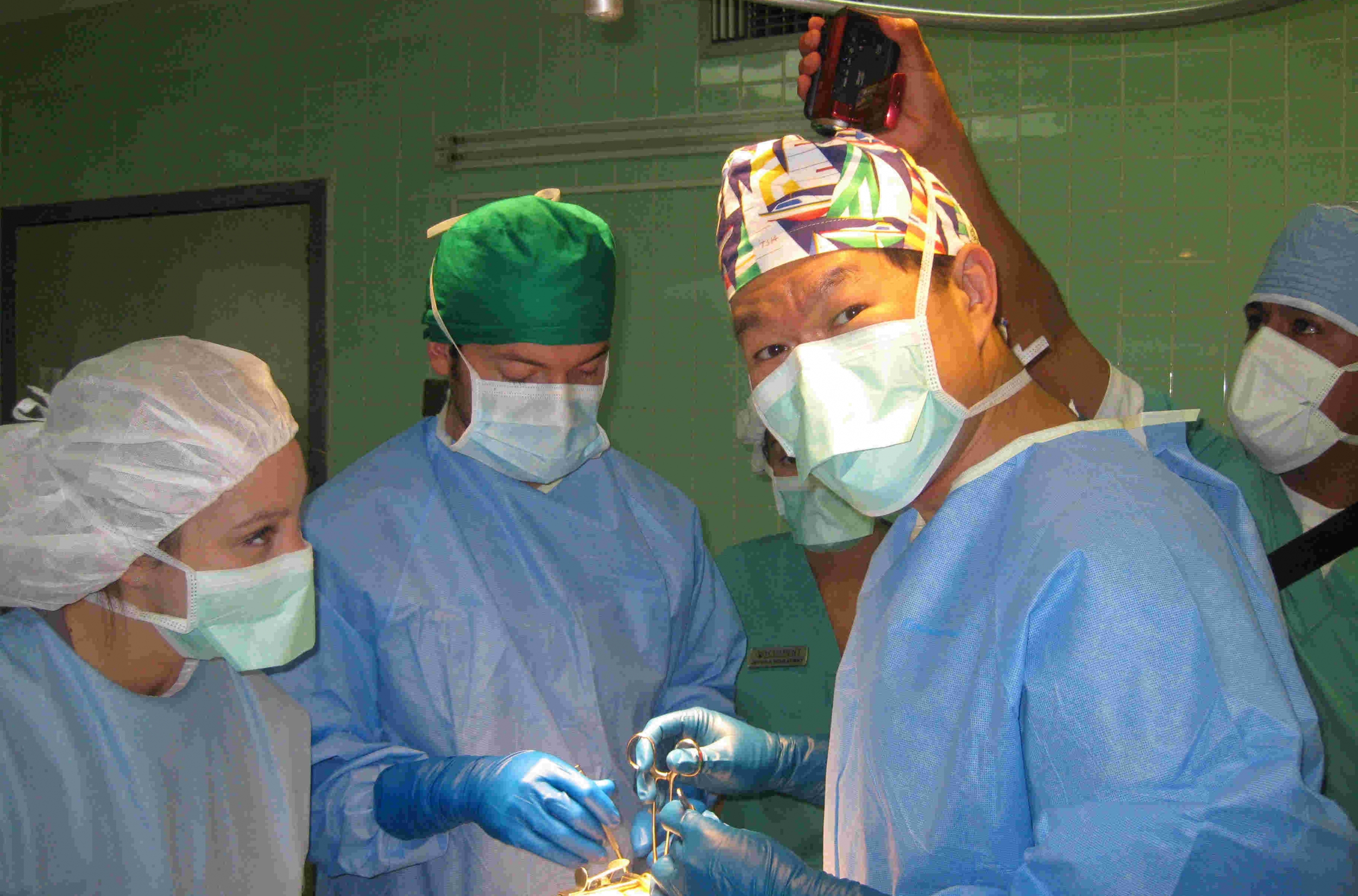 Dr. Kung in surgery